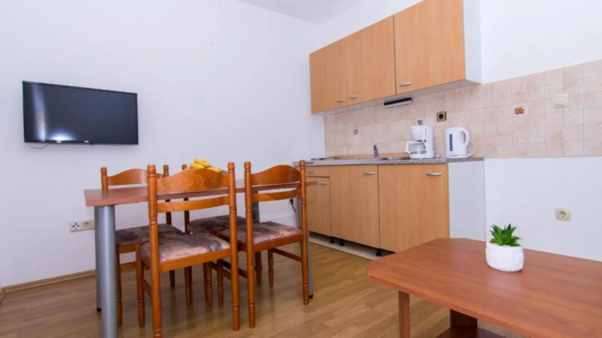 Apartments Mato With Balconies, Garden & The Sea View Seget Vranjica