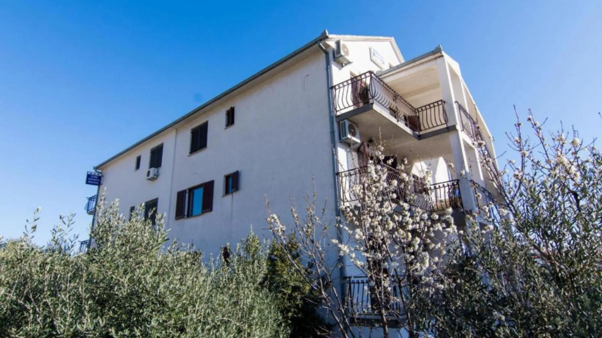 Apartments Mato With Balconies, Garden & The Sea View Seget Vranjica