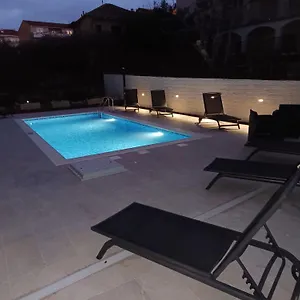 House Antonija, Relax By The Sea Seget Vranjica